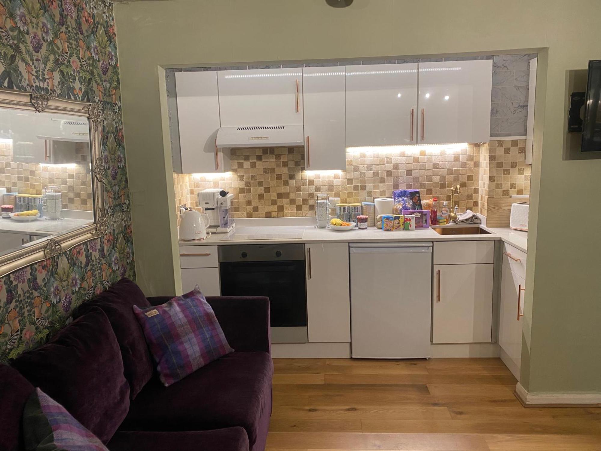Quiet Lower Floor 2 Bed City Apartment With Private Patio Garden Μπαθ Εξωτερικό φωτογραφία