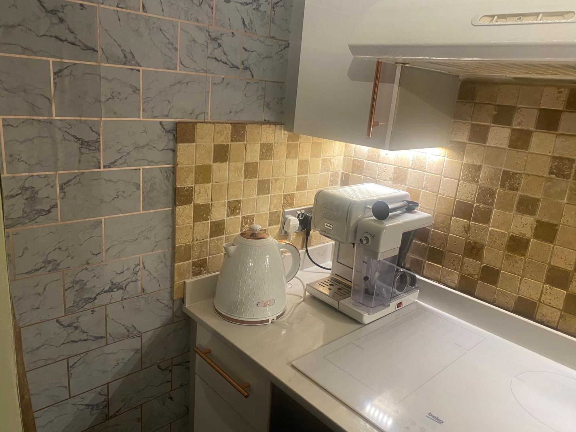 Quiet Lower Floor 2 Bed City Apartment With Private Patio Garden Μπαθ Εξωτερικό φωτογραφία