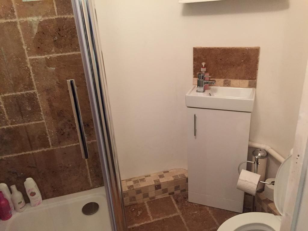 Quiet Lower Floor 2 Bed City Apartment With Private Patio Garden Μπαθ Εξωτερικό φωτογραφία